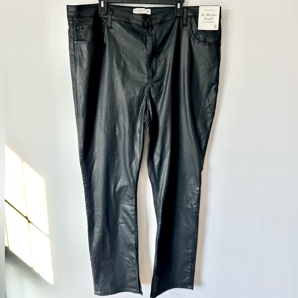 NWT Abercrombie & Fitch Ultra High Rise 90s Slim Straight Pants
